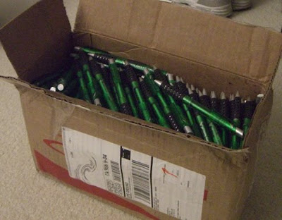 Box of 300 pens Box of 300 pens